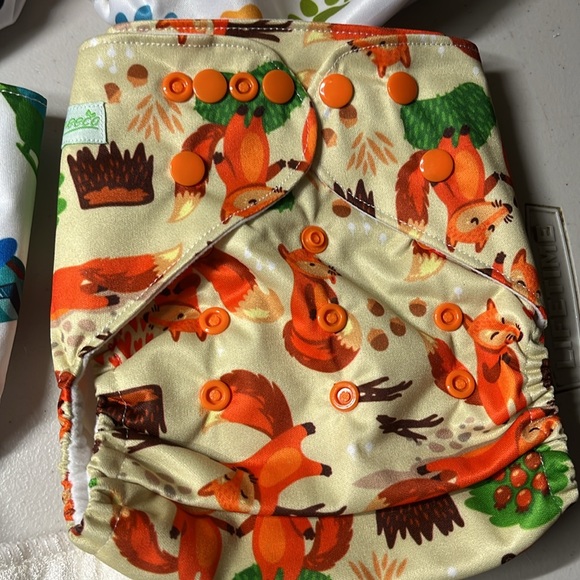 Baby Washable Reusable Baby Cloth Diapers & 4 Inserts - Picture 5 of 10